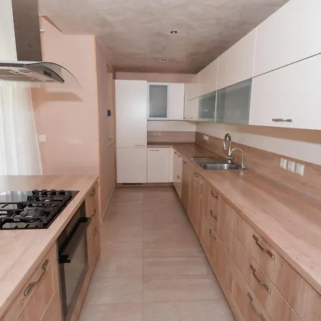 Nelkas Apartment