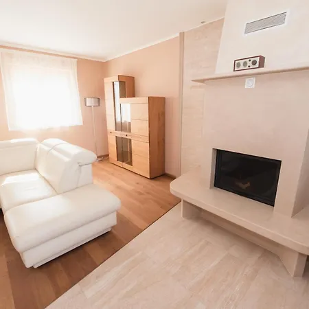 Nelkas Apartment *