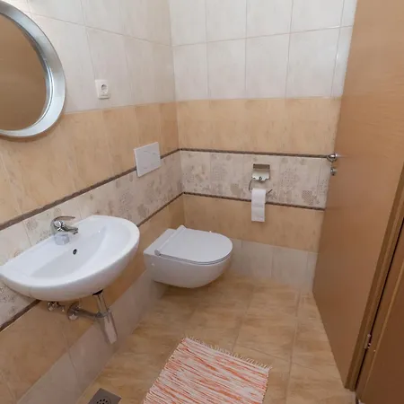 Nelkas Apartman Póla