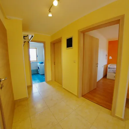 Nelkas Apartman Póla