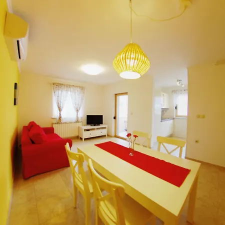 Nelkas Apartman Póla