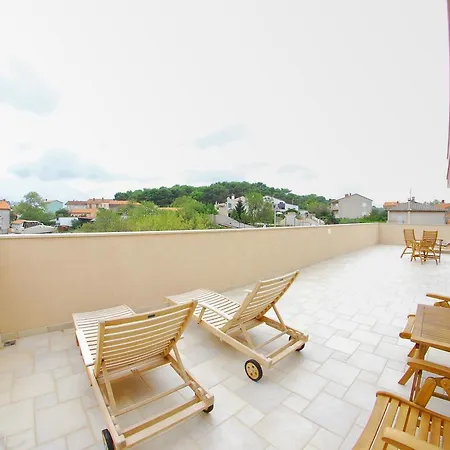 Apartment Nelkas *