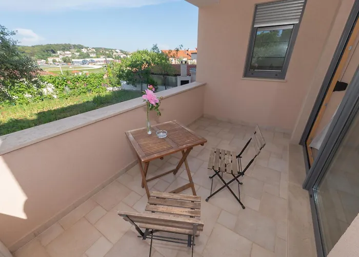 Appartement Nelkas *