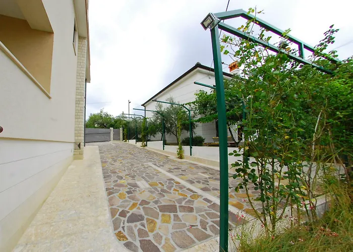 Apartment Nelkas